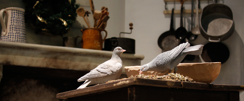 zwei Tauben aus der Aschenputtel Dekoration